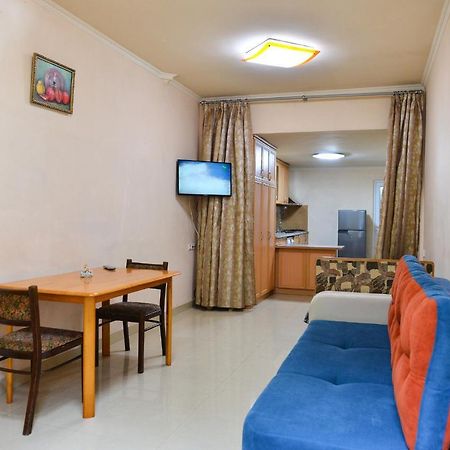 Marina Appartement Jerevan Buitenkant foto