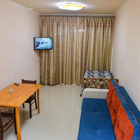 Marina Appartement Jerevan Buitenkant foto
