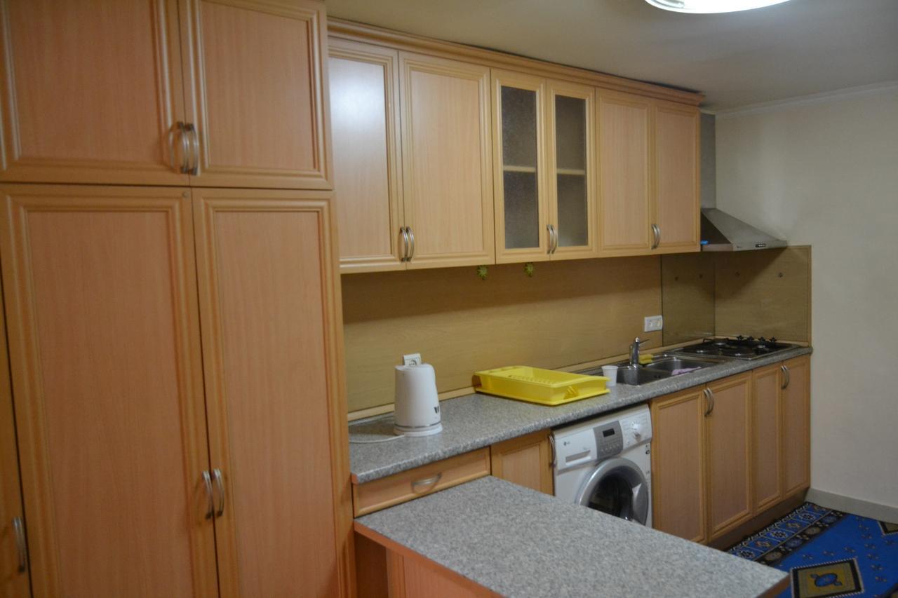 Marina Appartement Jerevan Buitenkant foto