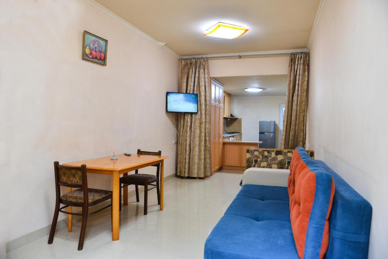 Marina Appartement Jerevan Buitenkant foto
