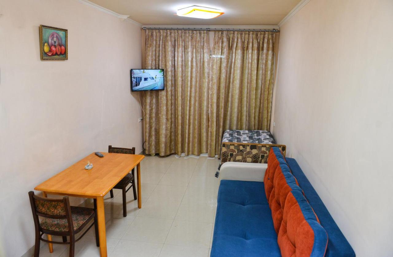 Marina Appartement Jerevan Buitenkant foto