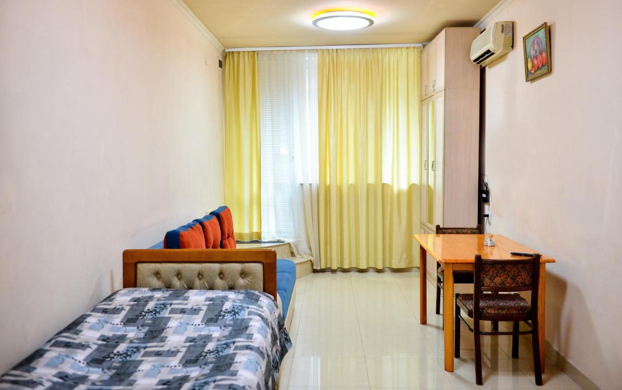 Marina Appartement Jerevan Buitenkant foto