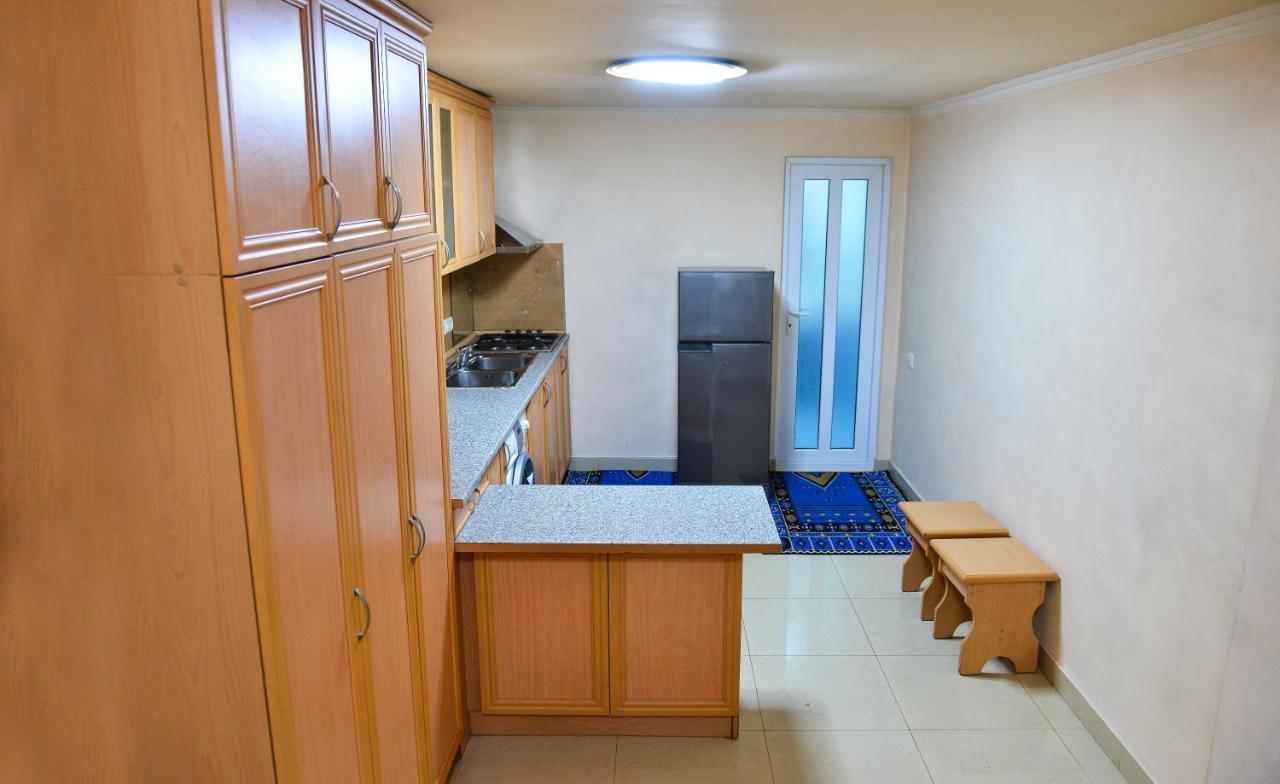 Marina Appartement Jerevan Buitenkant foto