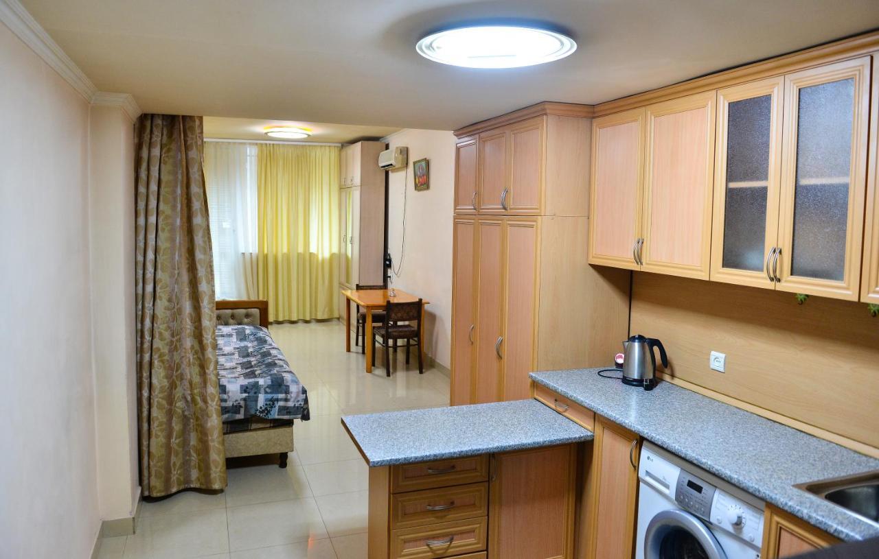 Marina Appartement Jerevan Buitenkant foto