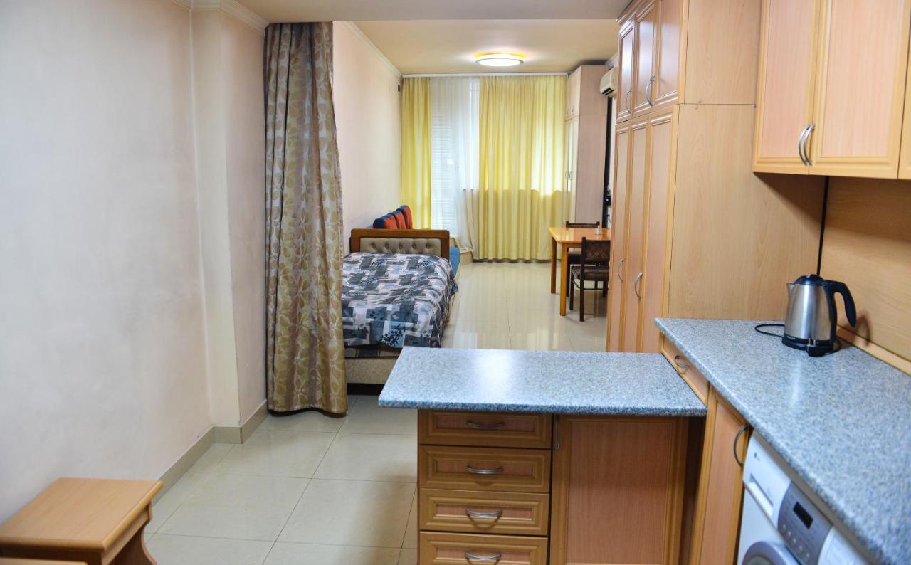 Marina Appartement Jerevan Buitenkant foto